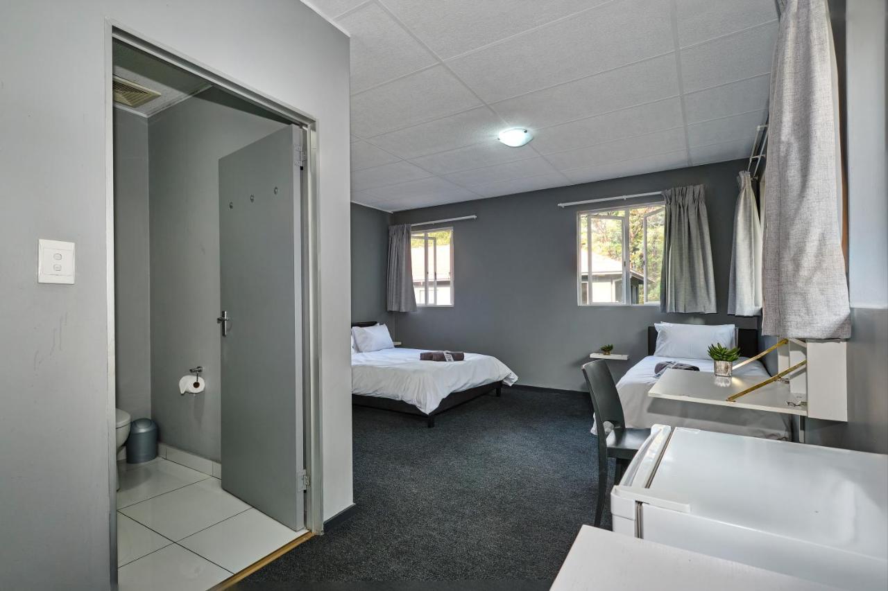 Inn & Out Sandton Johannesburgo Exterior foto